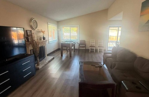 Duarte House | Charming 4-bedroom bungalow with WiFi and AC in Duarte