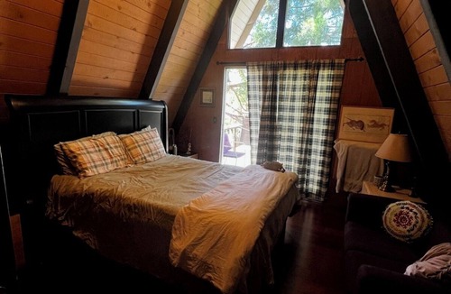 Whispering Forest Ski Chalet | Charming 4-bedroom chalet with WiFi, AC in lovely Big Bear