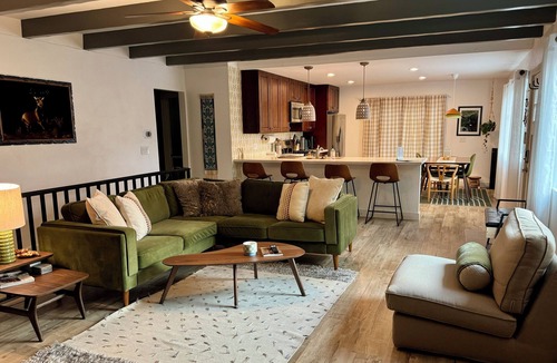 Crestline House | Charming 4-bedroom house with AC and WiFi in awesome Crestline