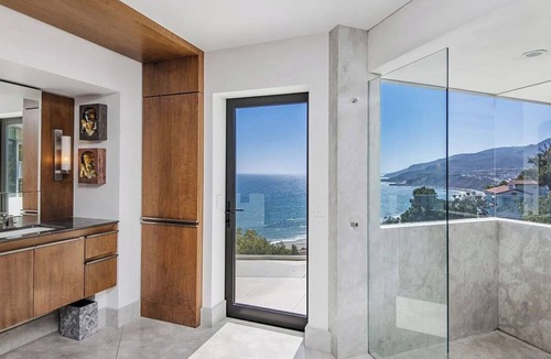 Pacific Palisades Villa | Charming 4-bedroom villa with WiFi and AC with 200 People Event Space.