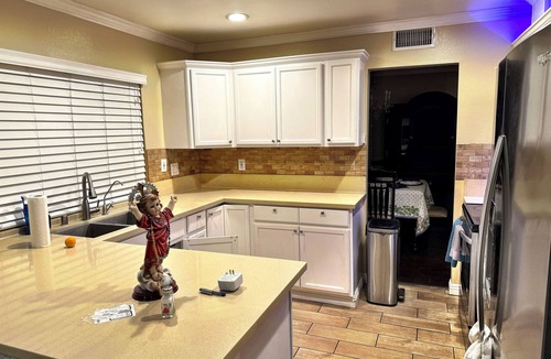 West Covina House | Charming 4-bedroom house, with 9 beds and AC and WiFi in West Covina