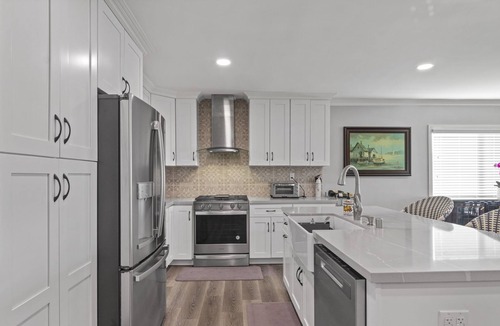 Glendora House | Charming 5 bedroom with a putting green