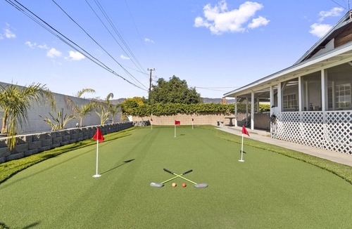 Glendora House | Charming 5 bedroom with a putting green