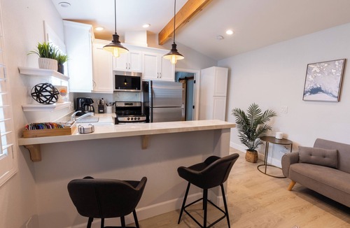Brea House | Charming ADU in Brea with Private Yard & In-Unit Laundry - Your Ideal Retreat!