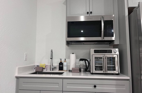 Raisin House | Charming ADU with Private Entrance