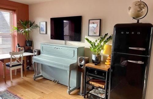 Kensal Green Apartment | Charming and Spacious 2 Bed Near Kensal Green Tube