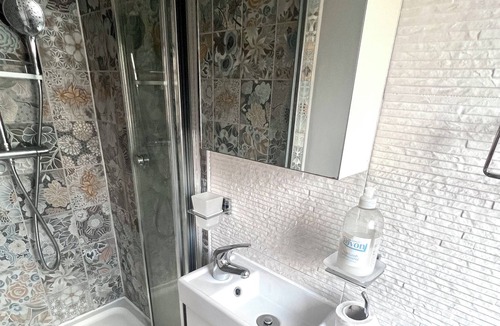 Kensal Green Apartment | Charming and Spacious Self Catering Studio in Kensal Green Close to Notting Hill