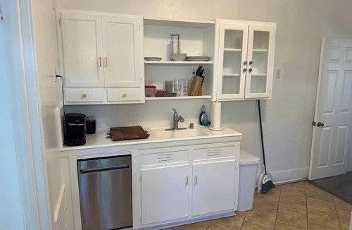 Middletown Apartment | Charming Apt | Stunning DT & Bay Views