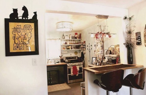 Alamitos Beach Condo | Charming Artist Condo - Close walk to the Beach