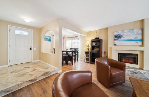 Corona del Mar House | Charming Beach Duplex Home in Corona del Mar