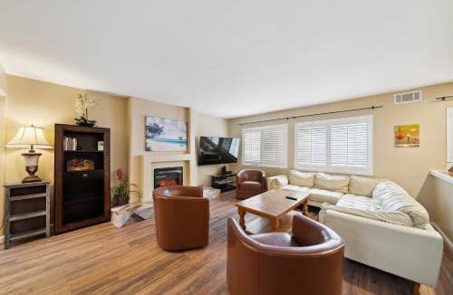Corona del Mar House | Charming Beach Duplex Home in Corona del Mar