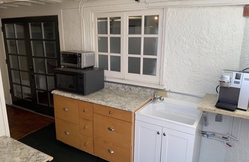 Laguna Beach Apartment | Charming Beach Studio, 2 blocks from the sand
