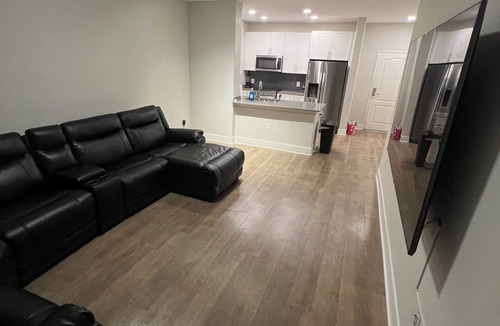 Mid-Wilshire Apartment | charming -bedroom apartment that’s very spacious in the Mid Wilshire area