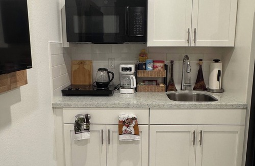 Antelope House | Charming brand-new 1-bedroom, 1-bath private suite with private entrance