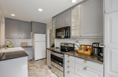 Southeastern Sacramento House | Charming Bungalow in Quiet Tahoe Park Neighborhood