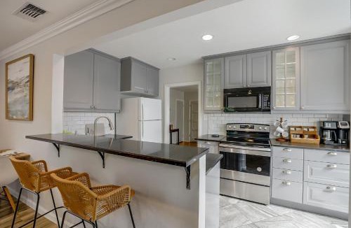 Southeastern Sacramento House | Charming Bungalow in Quiet Tahoe Park Neighborhood