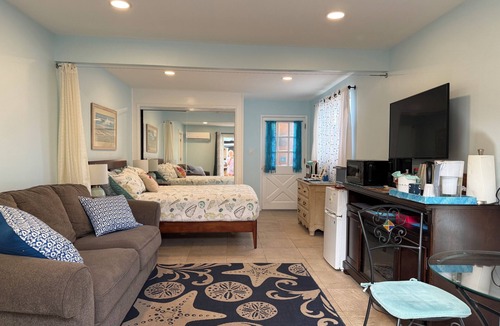 Santa Ana Heights Apartment | Charming bungalow in Npt Bch , Dog Friendly, walk to eateries AIR CONDITIONER