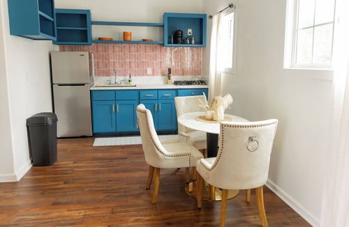 Silver Lake House | Charming bungalow with WiFi and AC in beautiful Silver Lake!
