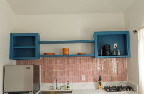 Silver Lake House | Charming bungalow with WiFi and AC in beautiful Silver Lake!