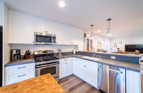 Cardiff-by-the-Sea House | Charming coastal home in Cardiff-By-The-Sea, CA. Close to Beach, Hiking, & More!