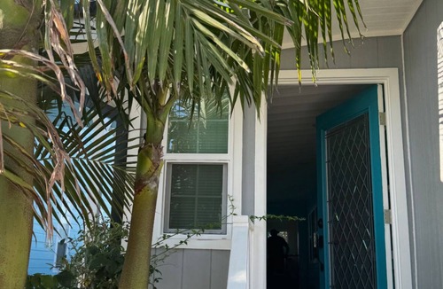 Huntington Beach Cottage | Charming cottage, 2 min walk to sand Huntington Beach with AC, WiFi, Pool, Gym.
