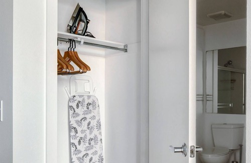 Little Tokyo Apartment | Charming Downtown 1BR w/ Pool, W/D & Gym, near Museums, by Blueground