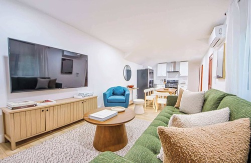 Los Feliz House | Charming duplex 6B3B In Los Feliz