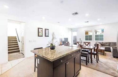 Eastvale Downs House | Charming Eastvale Escape: Perfect for Vacation&WFH&Insurance&Relocation #41351