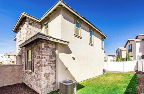 Eastvale Downs House | Charming Eastvale Escape: Perfect for Vacation&WFH&Insurance&Relocation #41351