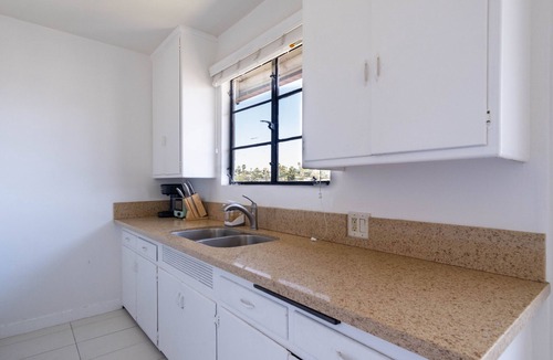 Westlake Apartment | Charming Echo Park Studio. Pet-Friendly!