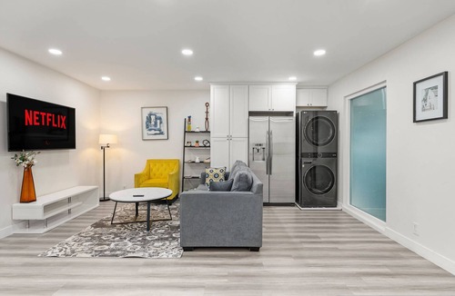Altadena Apartment | Charming Elegant Retreat in the San Gabriel Valley