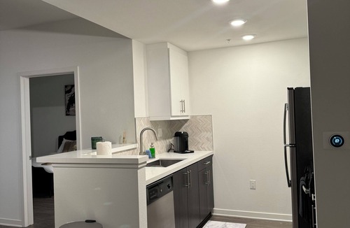 Hollywood Hills West Bed & Breakfast | Charming entire unit in delightful West Hollywood with AC, WiFi +