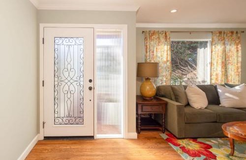 Half Moon Bay House | Charming Garden Cottage- steps to historic Old Town Half Moon Bay