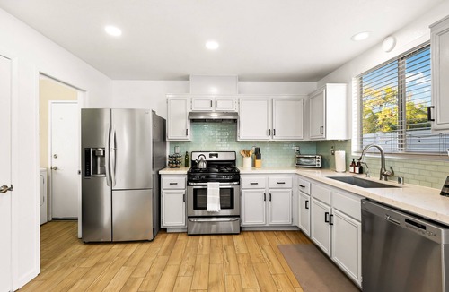 Anaheim Colony Historic District House | Charming Getaway 7 mins from Disneyland!