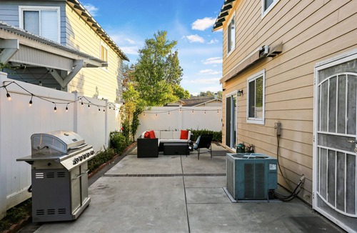 Anaheim Colony Historic District House | Charming Getaway 7 mins from Disneyland!