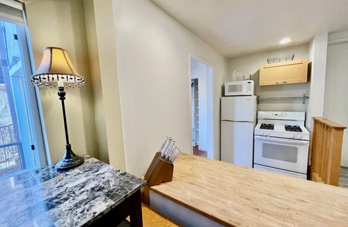 El Porto House | Charming Guest House in Spanish Style Duplex | Steps to Beach!