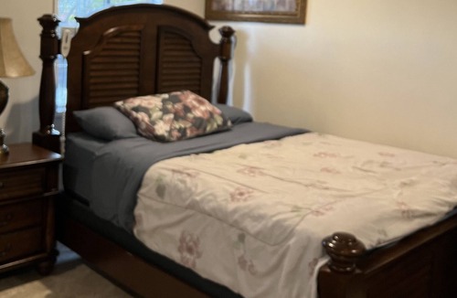 North Hills West Apartment | Charming guest house with private entry and pool view Sleeps 2. Near CSUN