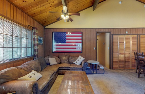 Summit Estates Cabin | Charming home w/ full kitchen & wood stove - minutes to ski slopes