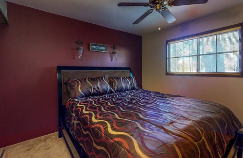 Summit Estates Cabin | Charming home w/ full kitchen & wood stove - minutes to ski slopes