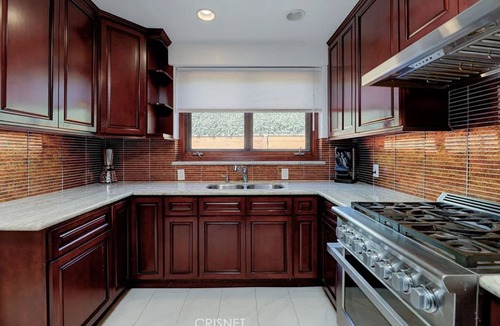 West Los Angeles House | Charming House Ideally Located in West Los Angeles.