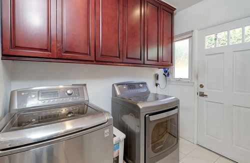 West Los Angeles House | Charming House Ideally Located in West Los Angeles.