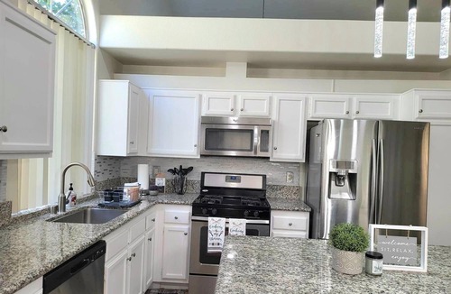 Palmdale House | Charming house in lovely Palmdale near Marie Kerr Park, schools, AV Mall