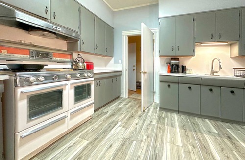 Cloverdale House | Charming house with full kitchen & w/d, great location & dog-friendly