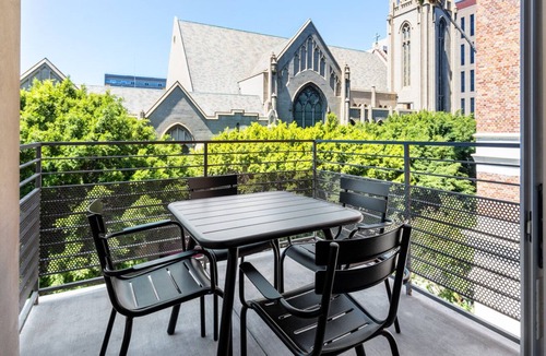 Wilshire Center Apartment | Charming Koreatown 2BR w/ Gym, Pool, walk to Wilshire Blvd, by Blueground