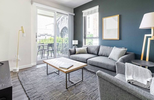 Wilshire Center Apartment | Charming Koreatown 2BR w/ Gym, Pool, walk to Wilshire Blvd, by Blueground