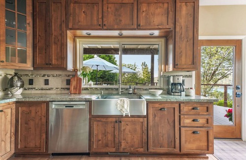 Cedar Glen House | Charming Lake Retreat - Spectacular Lake Views In Coveted Palisades Neighborhood