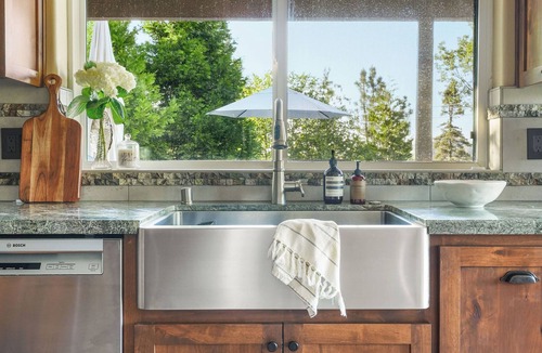 Cedar Glen House | Charming Lake Retreat - Spectacular Lake Views In Coveted Palisades Neighborhood