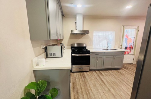 San Gabriel House | Charming master room in San Gabriel with WiFi and AC