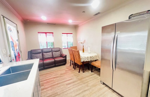 San Gabriel House | Charming master room in San Gabriel with WiFi and AC