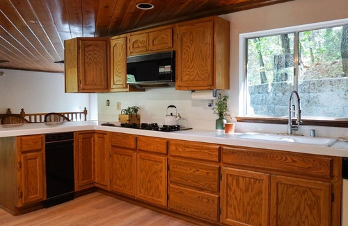 Blue Jay Cabin | Charming Mountain Cabin 3BR/3BA +Loft minutes from the lake